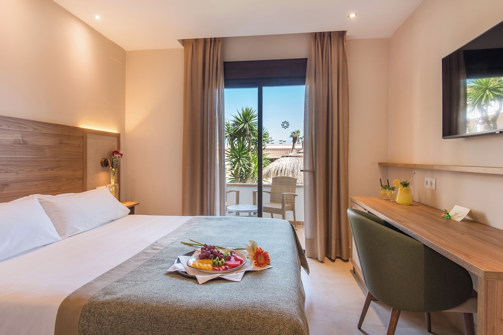 Hotel Tarik — Hotel rooms in Torremolinos, Andalusia