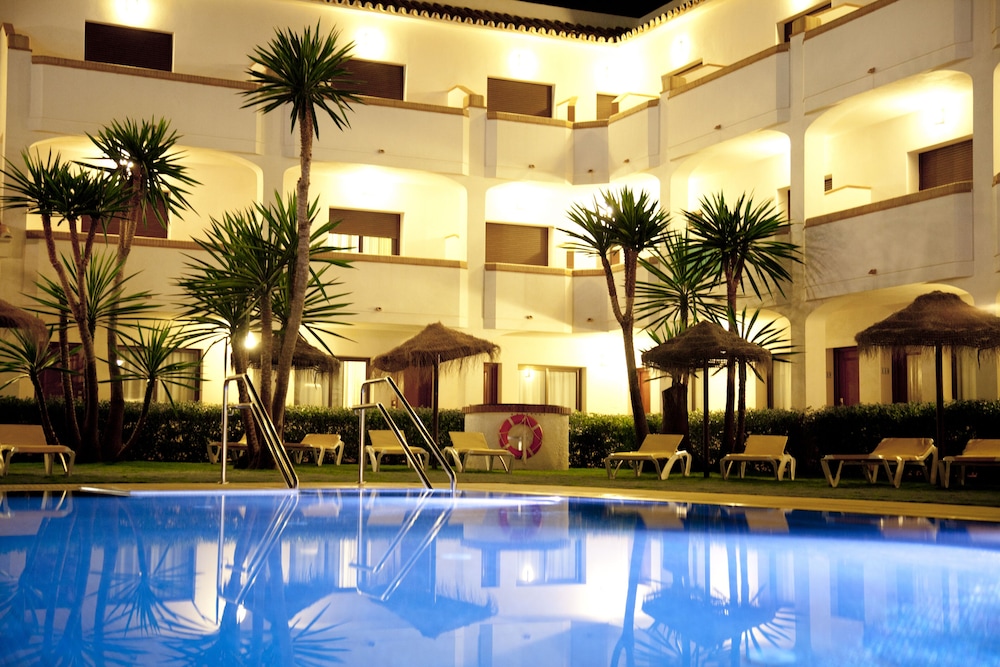 Hotel Tarik — Swimming pool in Torremolinos, Andalusia