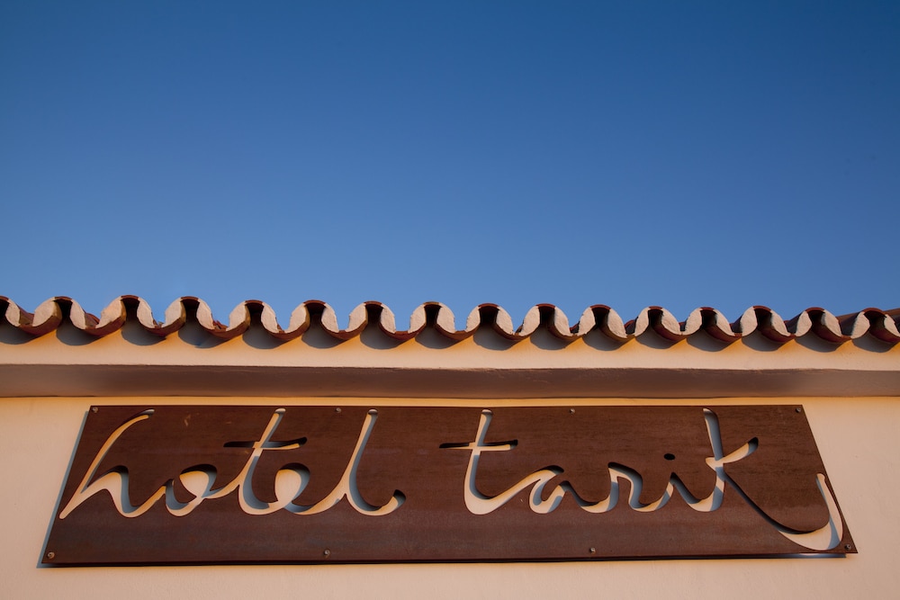 Hotel Tarik — Hotel building in Torremolinos, Andalusia