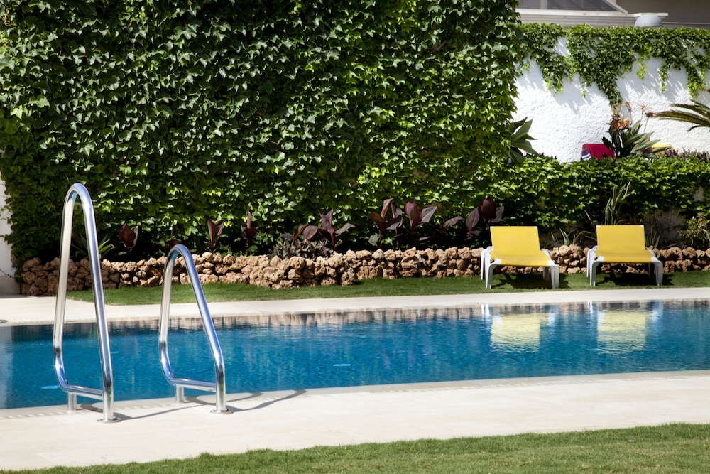 Hotel Tarik — Swimming pool in Torremolinos, Andalusia