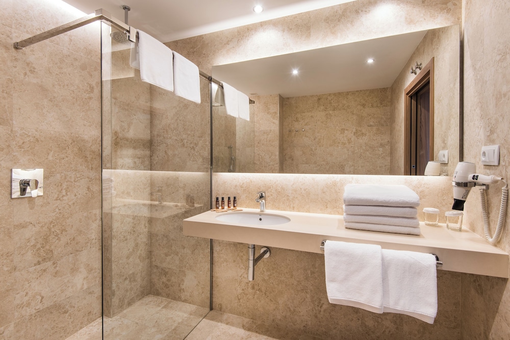 Hotel Tarik — Hotel rooms in Torremolinos, Andalusia