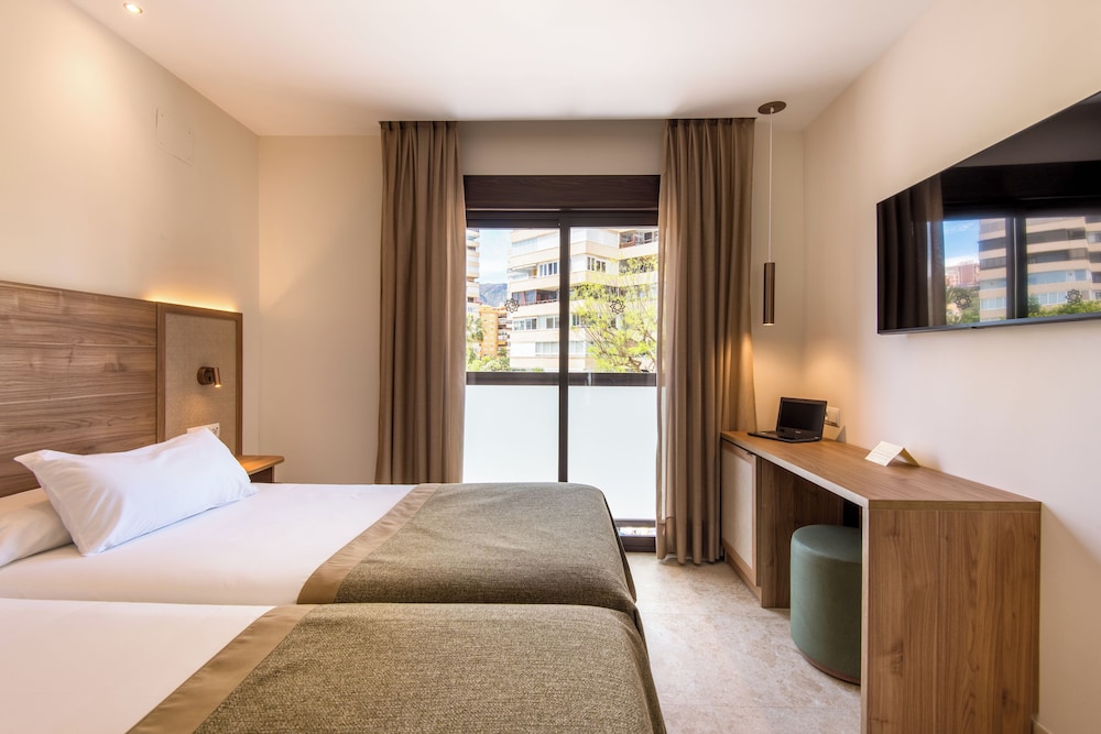 Hotel Tarik — Hotel rooms in Torremolinos, Andalusia