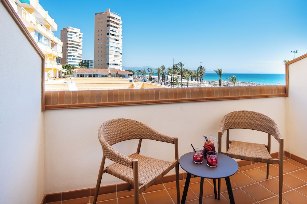 Hotel Tarik — Hotel rooms in Torremolinos, Andalusia