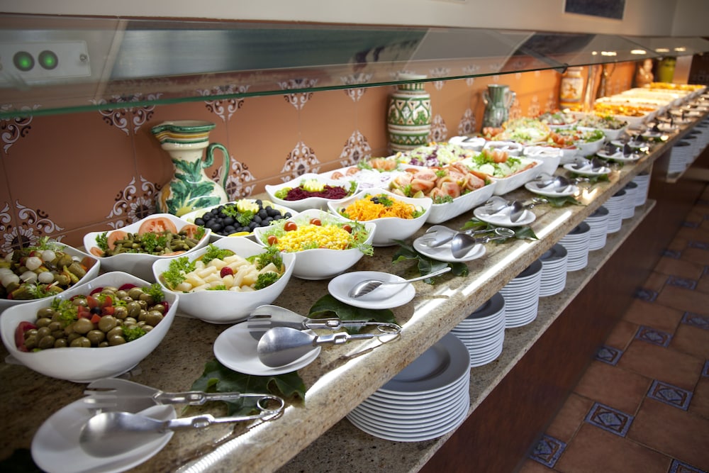 Hotel Tarik — Restaurant & bars in Torremolinos, Andalusia
