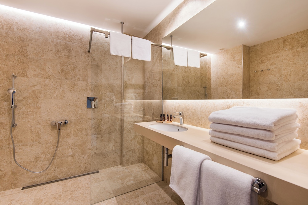 Hotel Tarik — Hotel rooms in Torremolinos, Andalusia
