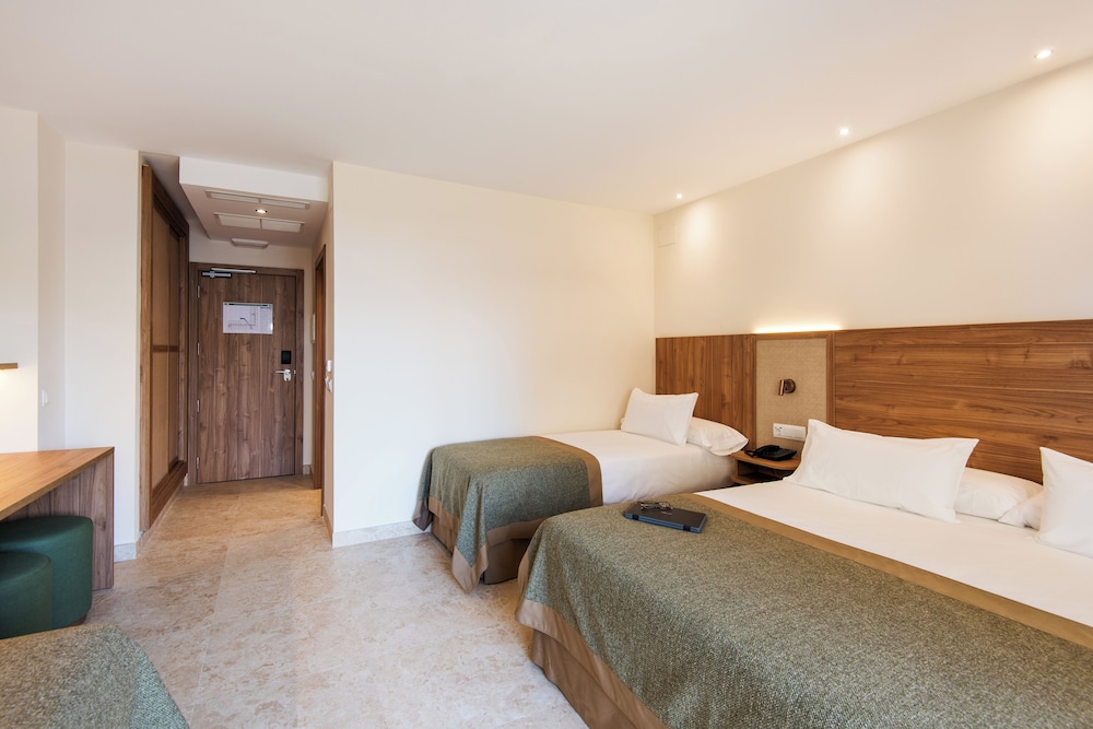 Hotel Tarik — Hotel rooms in Torremolinos, Andalusia
