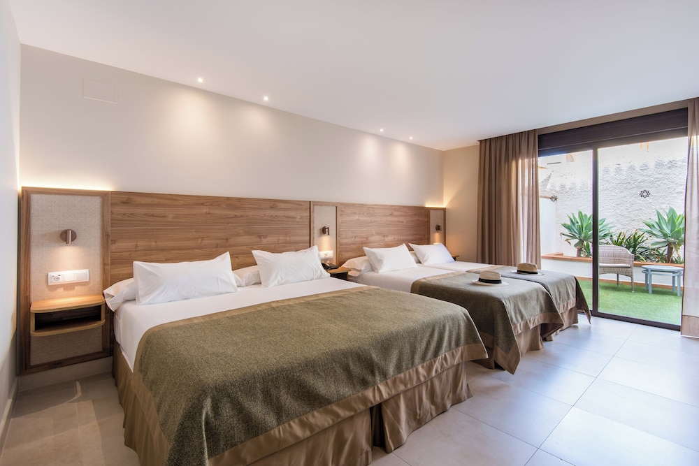 Hotel Tarik — Hotel rooms in Torremolinos, Andalusia
