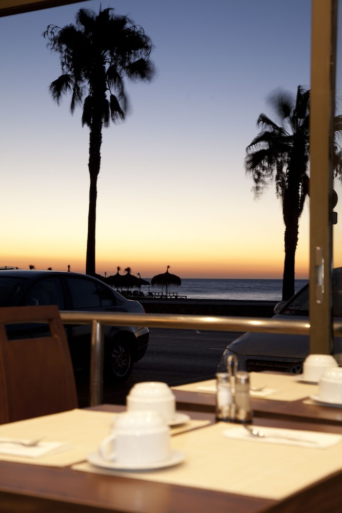 Hotel Tarik — Restaurant & bars in Torremolinos, Andalusia
