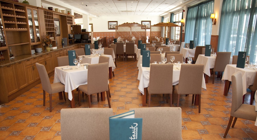 Hotel Tarik — Restaurant & bars in Torremolinos, Andalusia