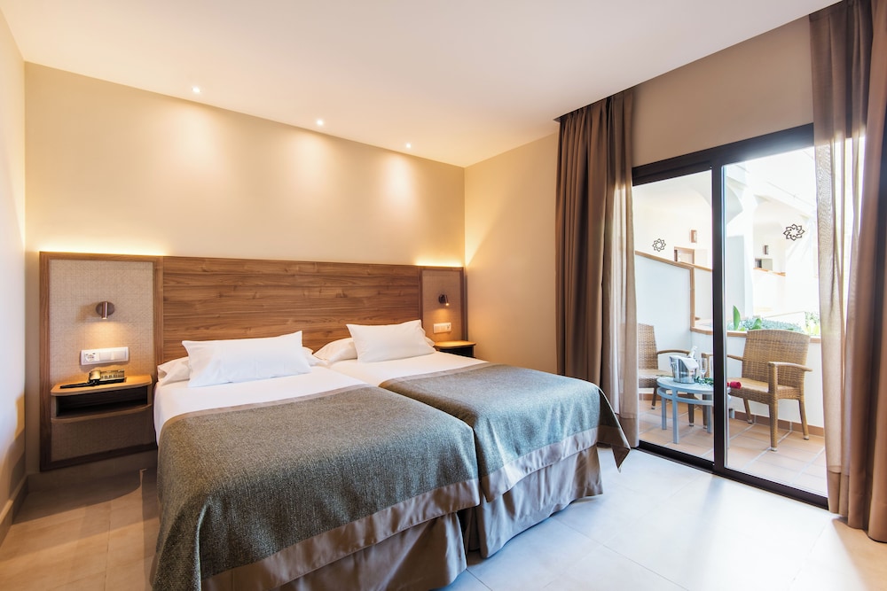 Hotel Tarik — Hotel rooms in Torremolinos, Andalusia