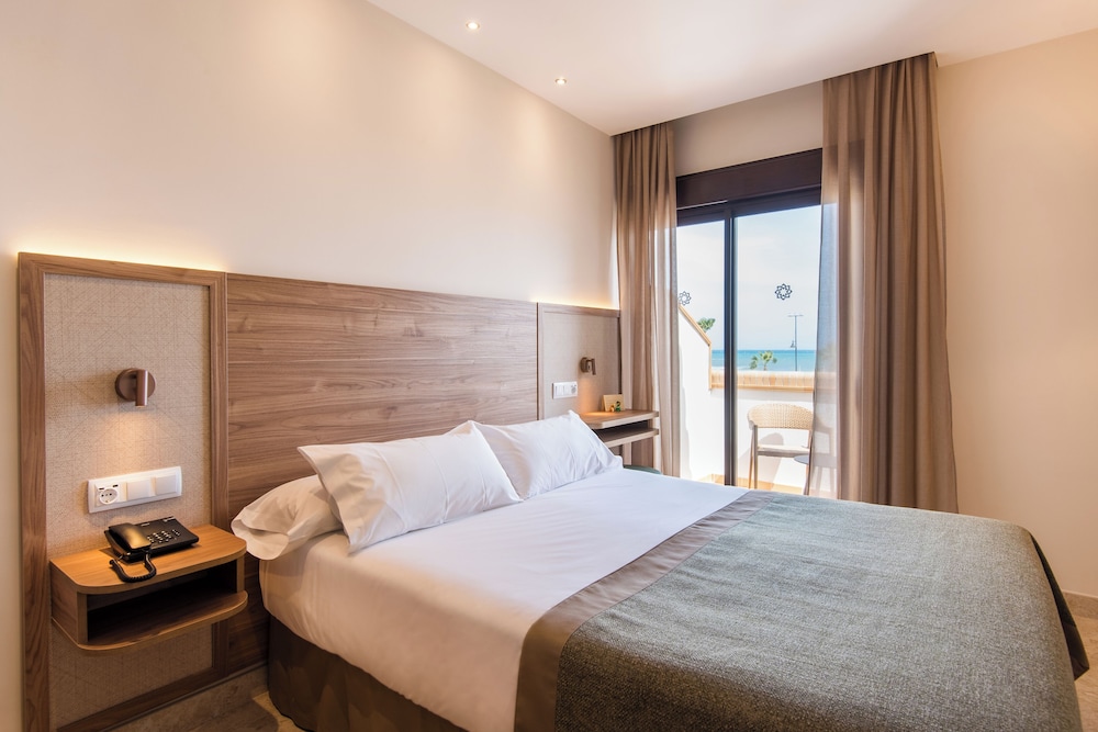 Hotel Tarik — Hotel rooms in Torremolinos, Andalusia