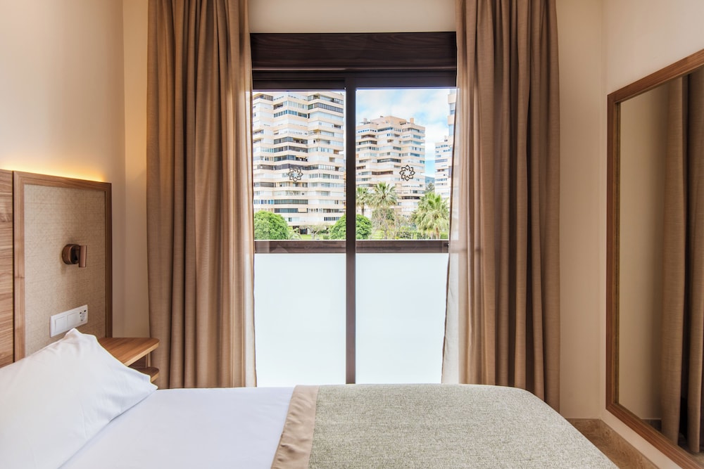 Hotel Tarik — Hotel rooms in Torremolinos, Andalusia