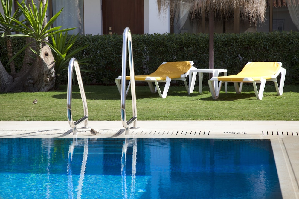 Hotel Tarik — Swimming pool in Torremolinos, Andalusia