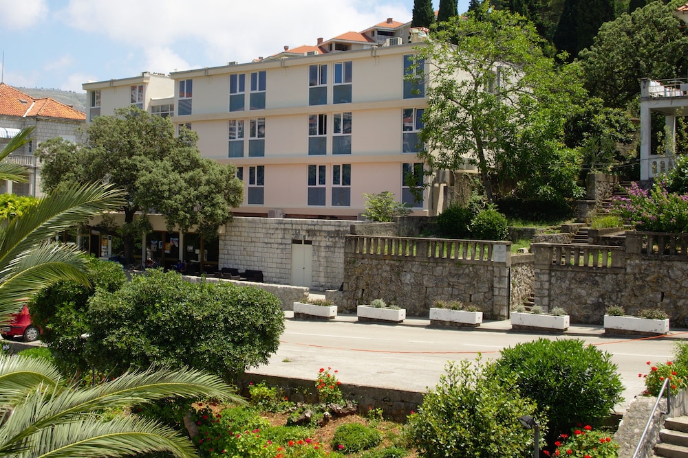 Hotel Komodor — Hotel building in Dubrovnik, Dubrovnik-Neretva