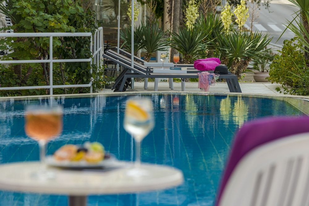 Hotel Komodor — Swimming pool in Dubrovnik, Dubrovnik-Neretva
