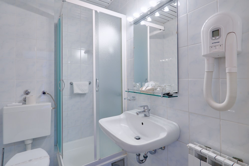 Hotel Komodor — Hotel rooms in Dubrovnik, Dubrovnik-Neretva
