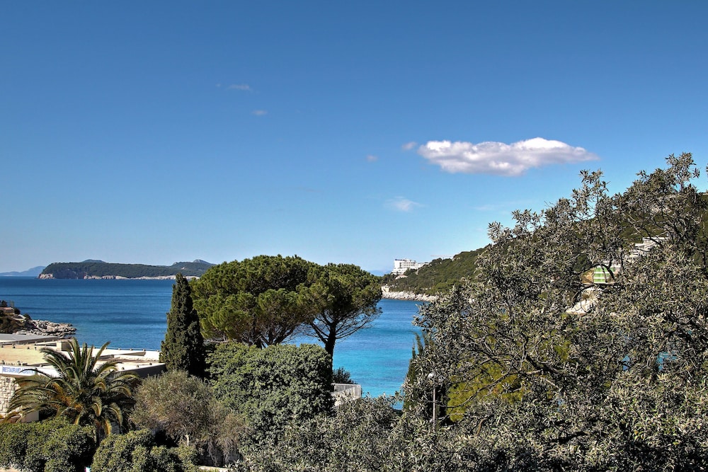 Hotel Komodor — Beach in Dubrovnik, Dubrovnik-Neretva