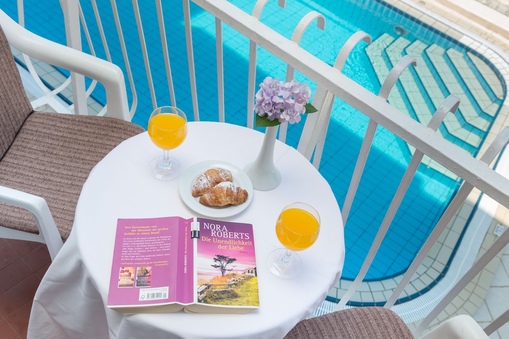 Hotel Komodor — Swimming pool in Dubrovnik, Dubrovnik-Neretva
