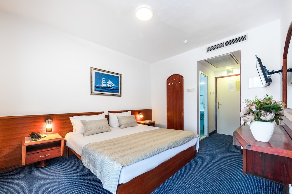 Hotel Komodor — Hotel rooms in Dubrovnik, Dubrovnik-Neretva
