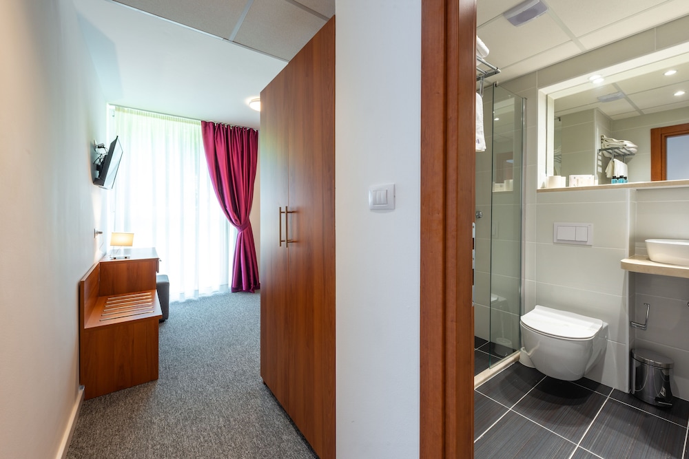 Hotel Komodor — Hotel rooms in Dubrovnik, Dubrovnik-Neretva