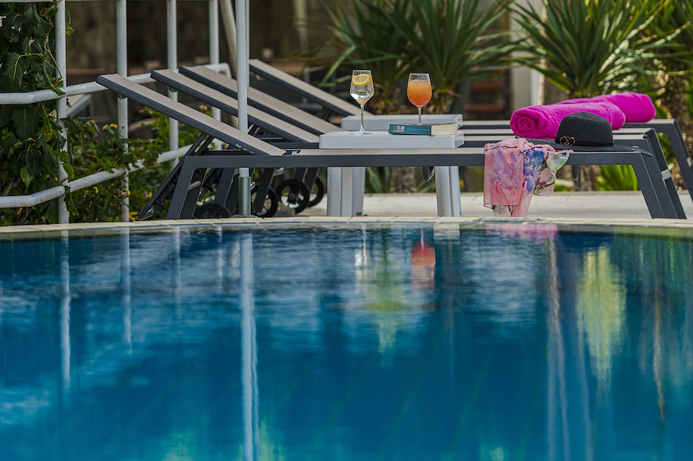 Hotel Komodor — Swimming pool in Dubrovnik, Dubrovnik-Neretva