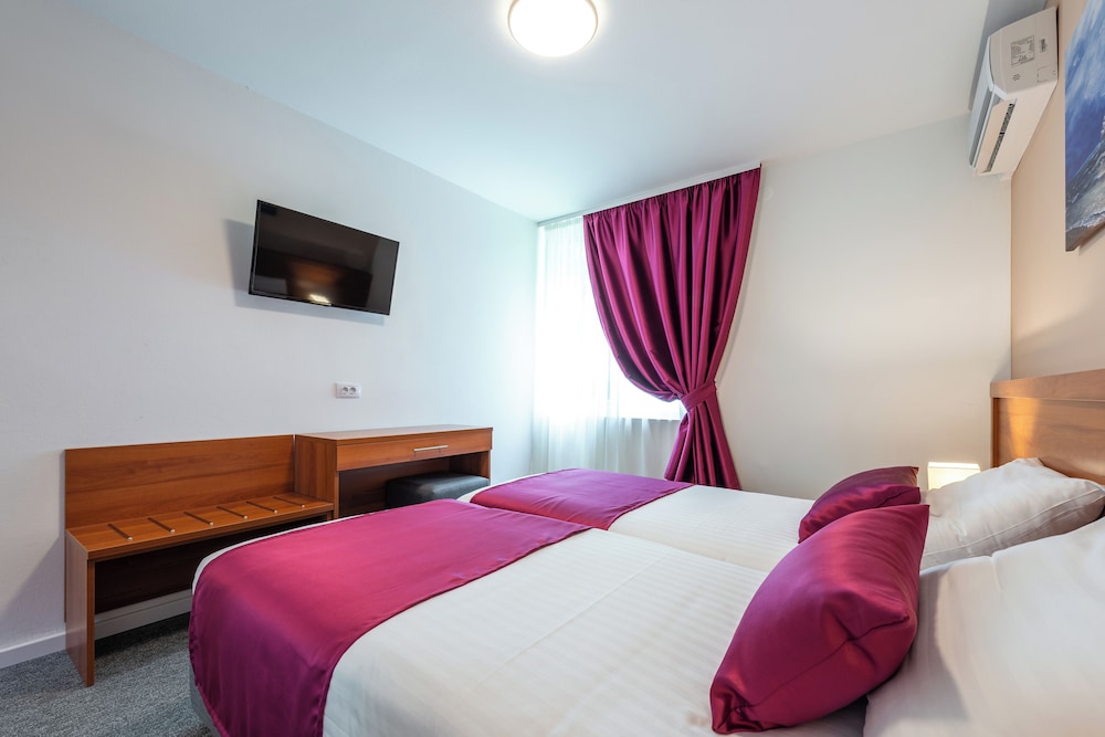Hotel Komodor — Hotel rooms in Dubrovnik, Dubrovnik-Neretva