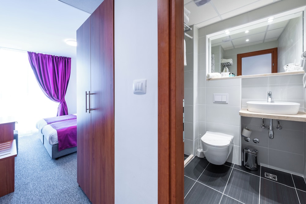Hotel Komodor — Hotel rooms in Dubrovnik, Dubrovnik-Neretva