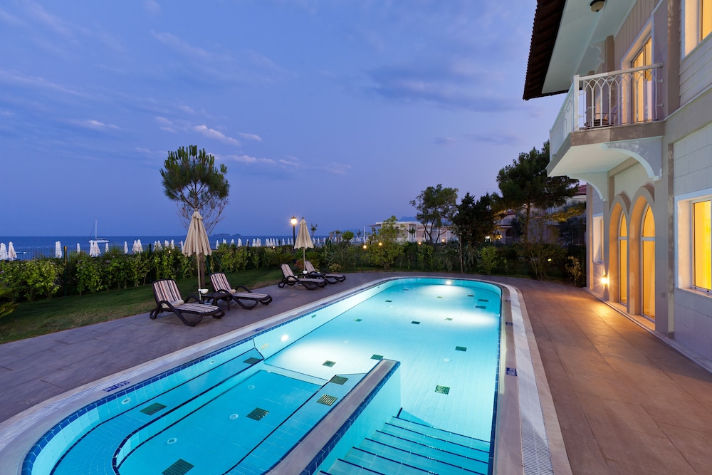 Güral Premier Tekirova - All Inclusive — Swimming pool in Kemer
