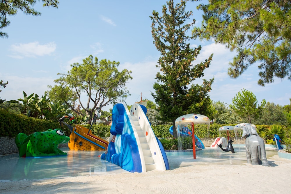 Güral Premier Tekirova - All Inclusive — Swimming pool in Kemer