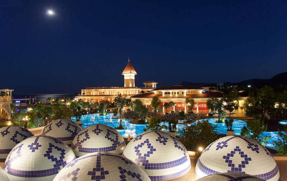 Güral Premier Tekirova - All Inclusive — Hotel building in Kemer