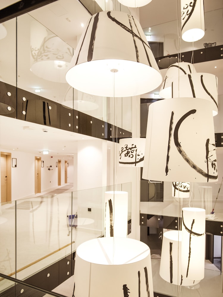Hotel Kompas — Hotel building in Dubrovnik, Dubrovnik-Neretva