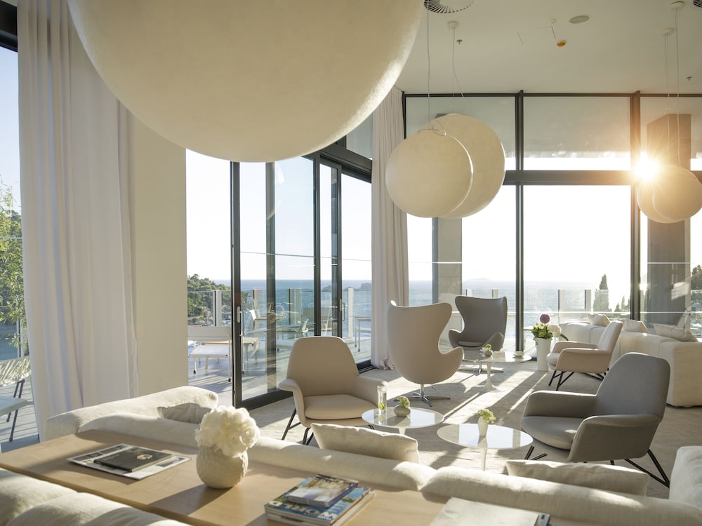 Hotel Kompas — Hotel rooms in Dubrovnik, Dubrovnik-Neretva
