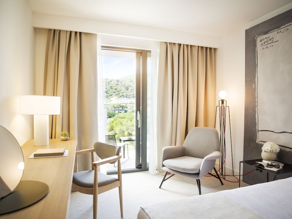 Hotel Kompas — Hotel rooms in Dubrovnik, Dubrovnik-Neretva
