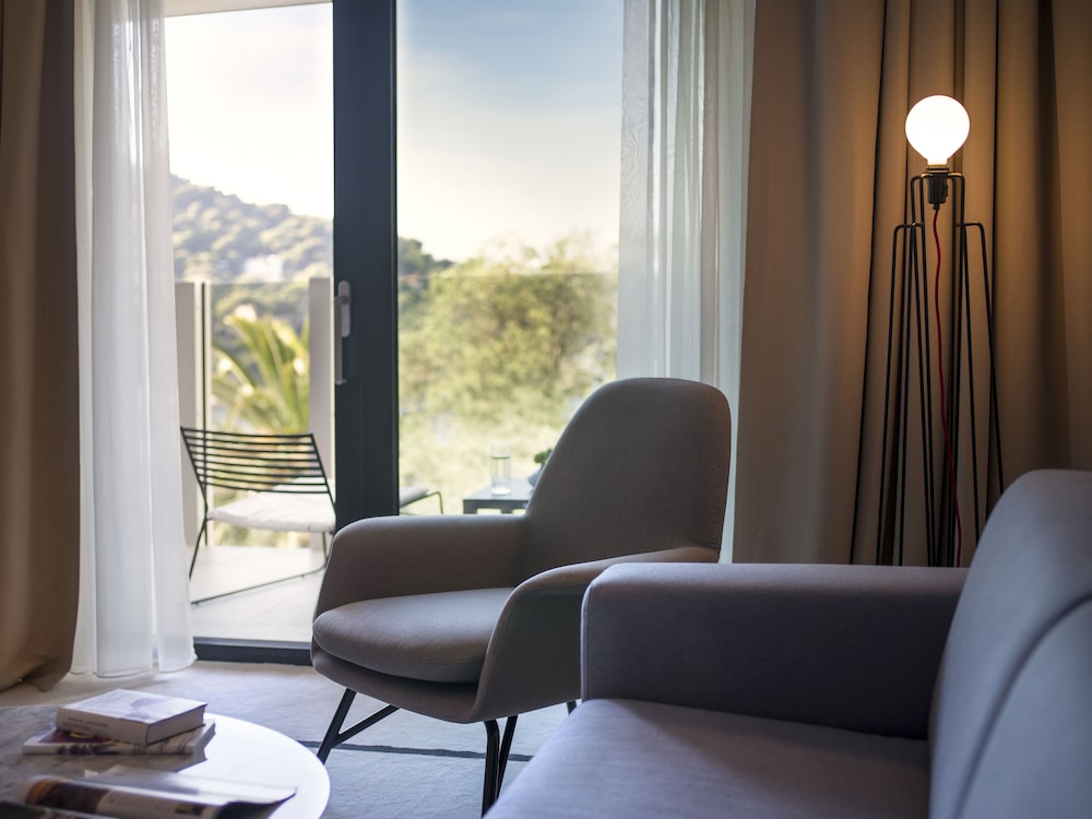 Hotel Kompas — Hotel rooms in Dubrovnik, Dubrovnik-Neretva
