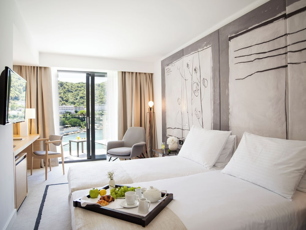 Hotel Kompas — Hotel rooms in Dubrovnik, Dubrovnik-Neretva