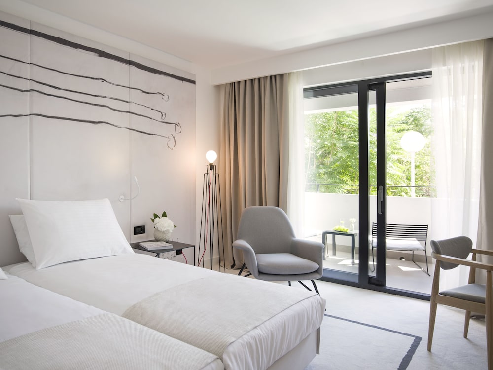 Hotel Kompas — Hotel rooms in Dubrovnik, Dubrovnik-Neretva
