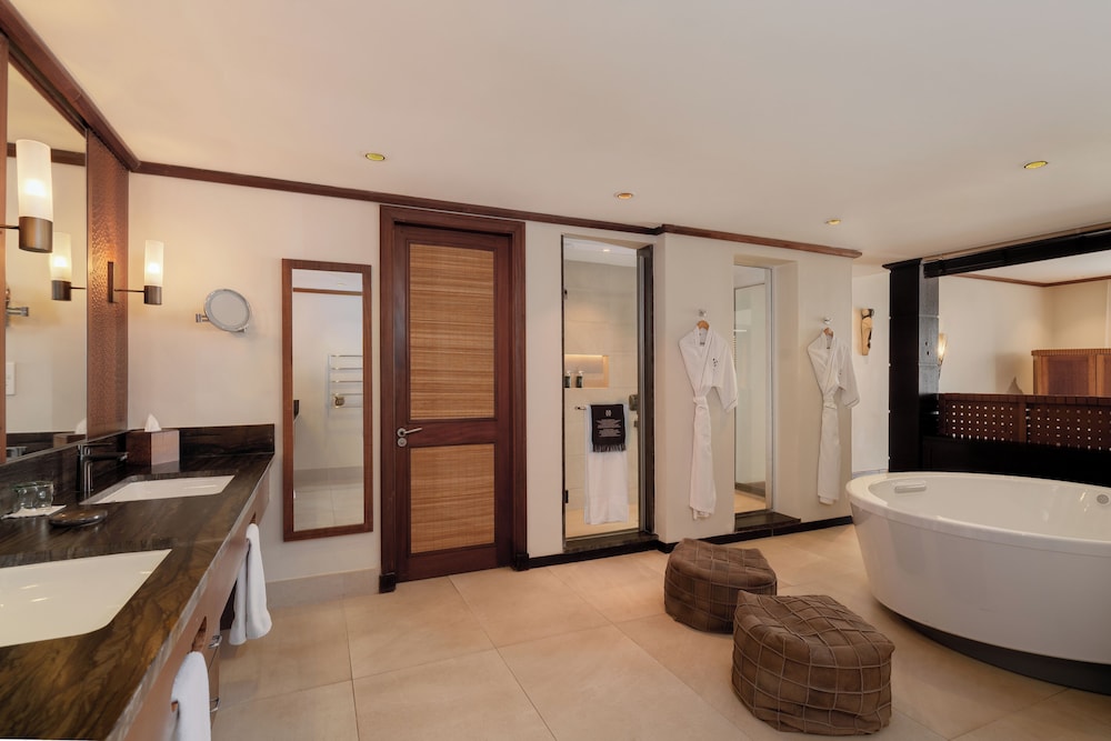 Heritage Awali Golf & Spa Resort – All Inclusive — Hotel rooms in Bel Ombre, Savanne