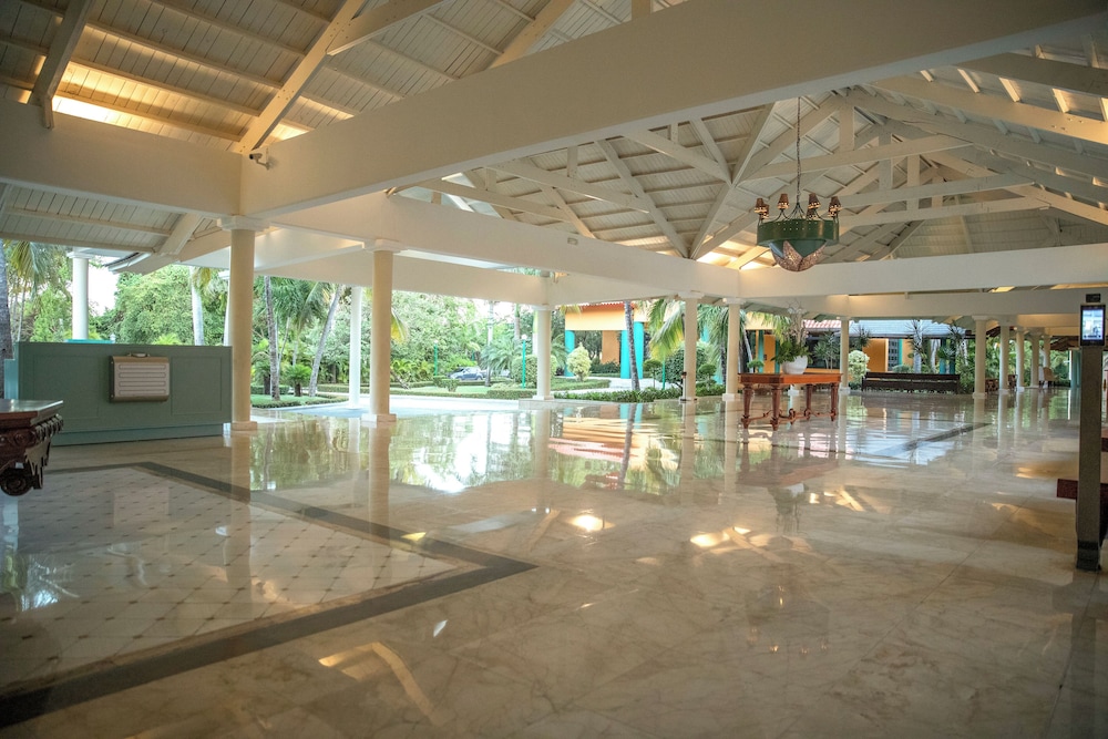 Iberostar Waves Punta Cana - All Inclusive — Hotel building in Bavaro, La Altagracia