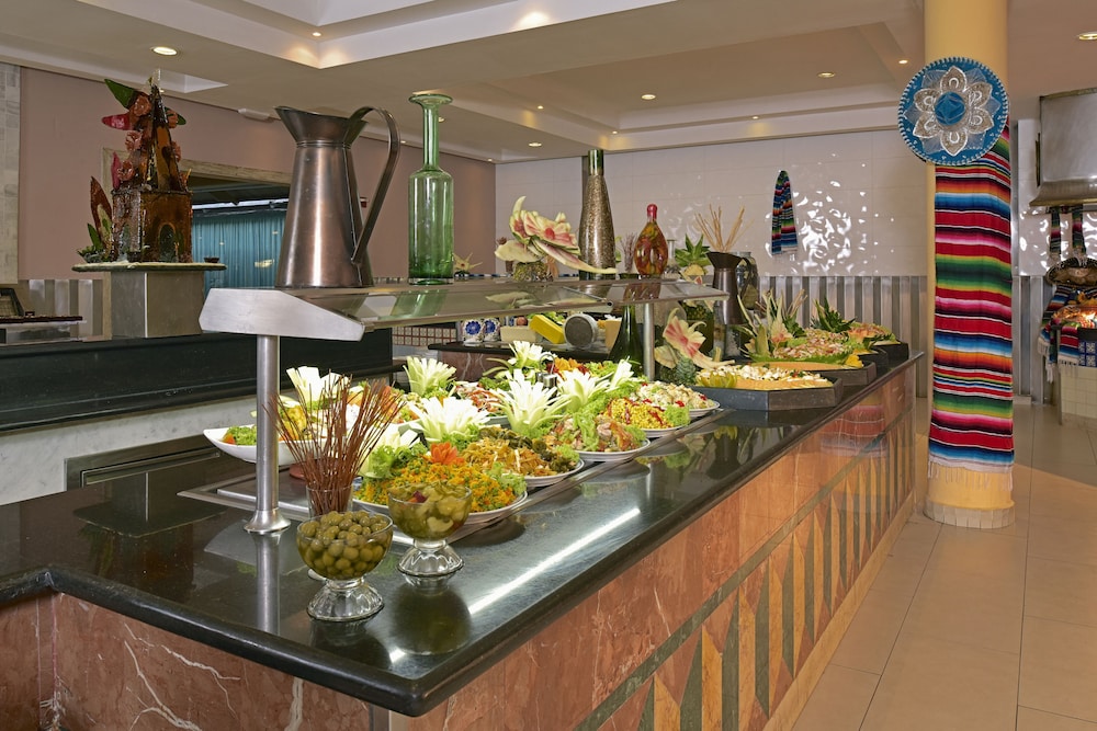 Iberostar Waves Punta Cana - All Inclusive — Restaurant & bars in Bavaro, La Altagracia