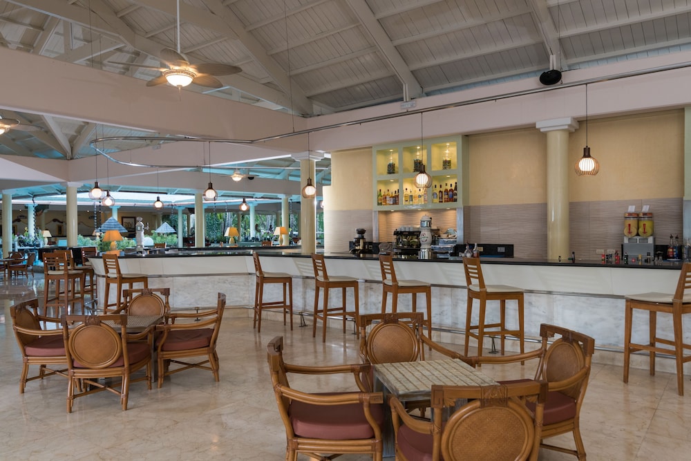 Iberostar Waves Punta Cana - All Inclusive — Restaurant & bars in Bavaro, La Altagracia