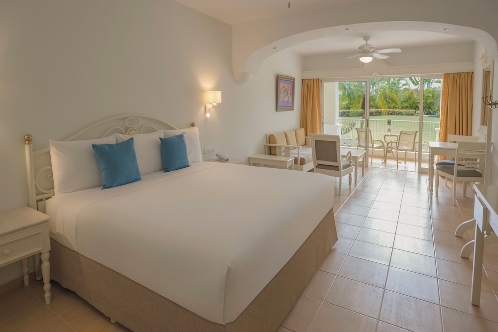 Iberostar Waves Punta Cana - All Inclusive — Hotel rooms in Bavaro, La Altagracia