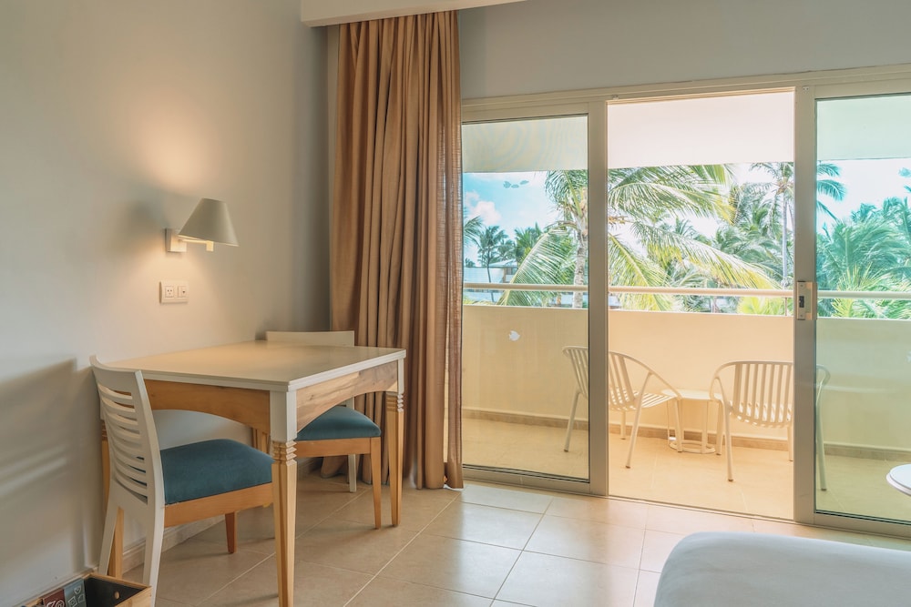 Iberostar Waves Punta Cana - All Inclusive — Hotel rooms in Bavaro, La Altagracia