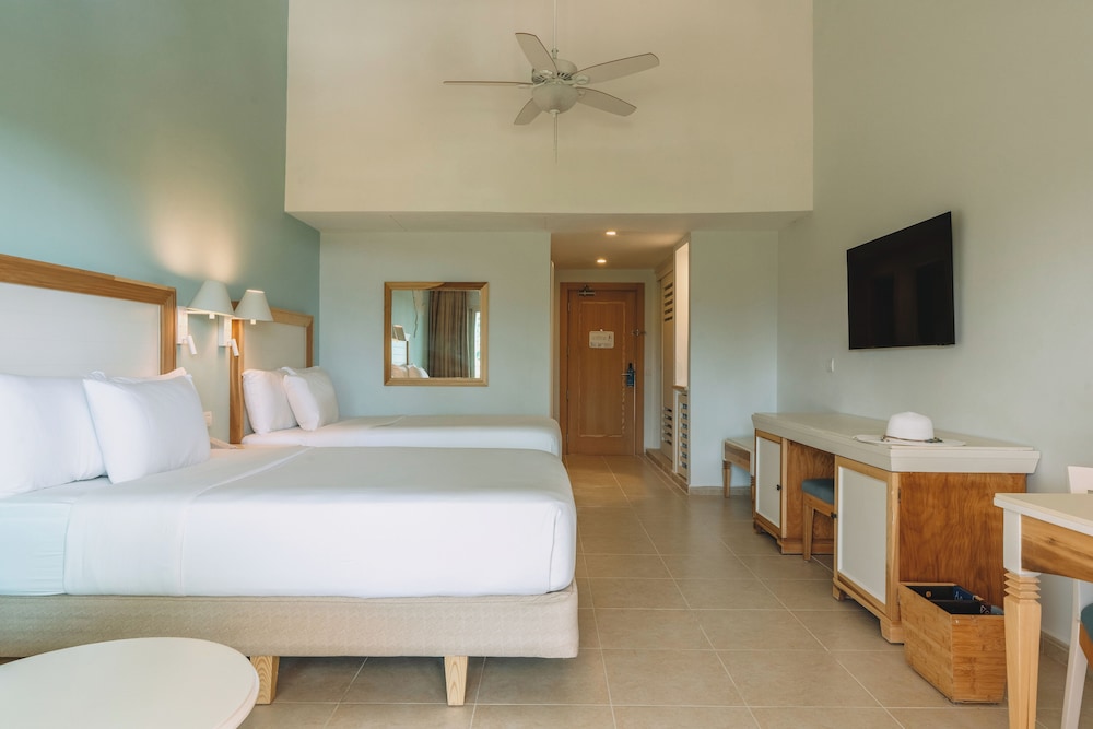 Iberostar Waves Punta Cana - All Inclusive — Hotel rooms in Bavaro, La Altagracia
