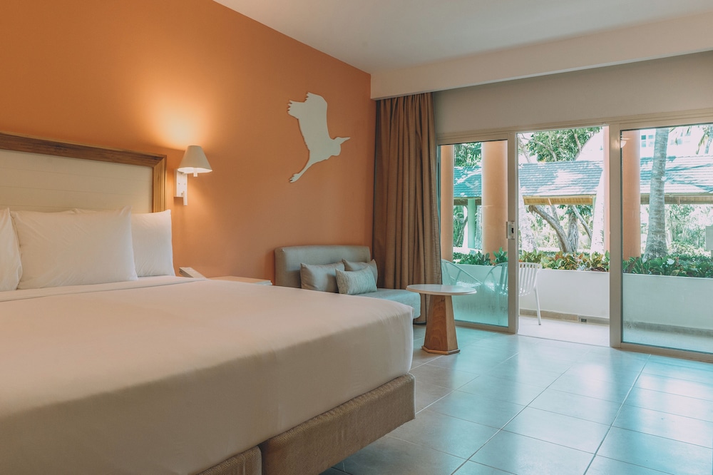 Iberostar Waves Punta Cana - All Inclusive — Hotel rooms in Bavaro, La Altagracia