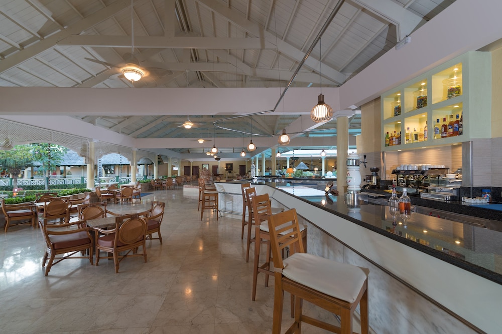 Iberostar Waves Punta Cana - All Inclusive — Restaurant & bars in Bavaro, La Altagracia