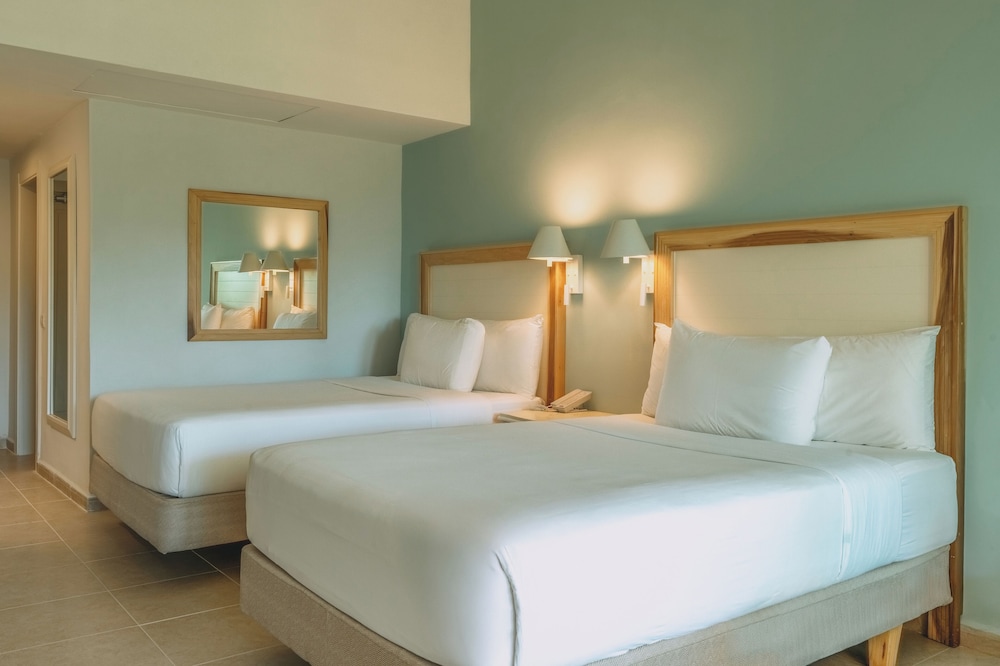 Iberostar Waves Punta Cana - All Inclusive — Hotel rooms in Bavaro, La Altagracia