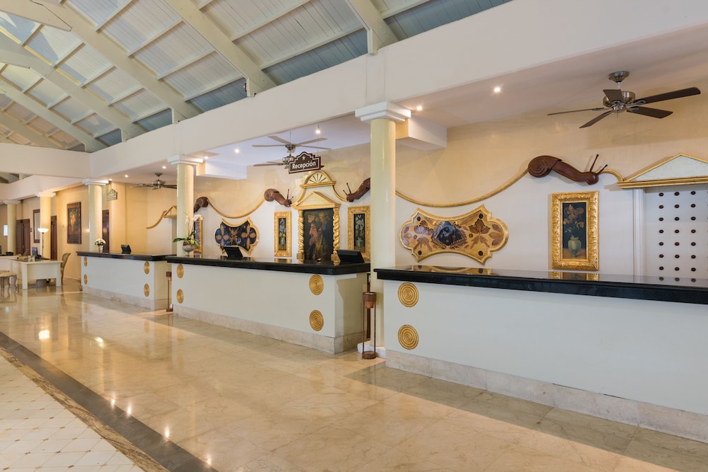 Iberostar Waves Punta Cana - All Inclusive — Hotel building in Bavaro, La Altagracia