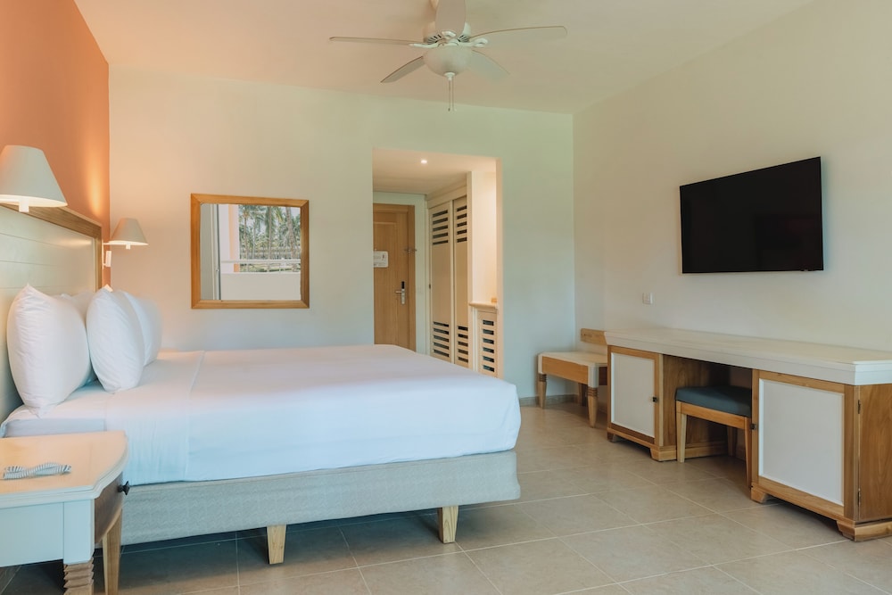 Iberostar Waves Punta Cana - All Inclusive — Hotel rooms in Bavaro, La Altagracia