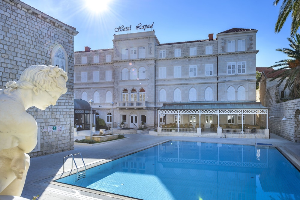 Hotel Lapad — Hotel building in Dubrovnik, Dubrovnik-Neretva