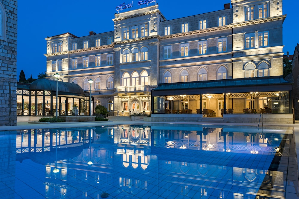 Hotel Lapad — Hotel building in Dubrovnik, Dubrovnik-Neretva